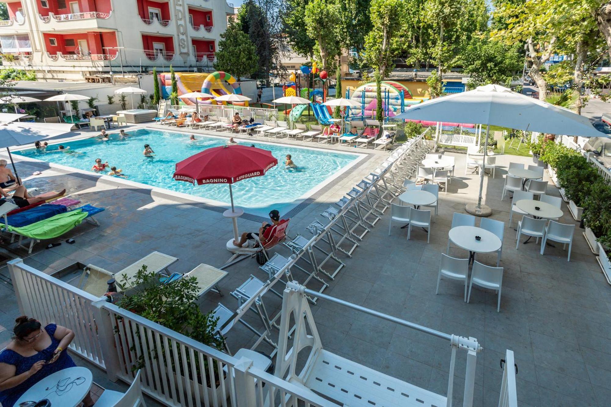 Hotel Eiffel Ріміні Екстер'єр фото